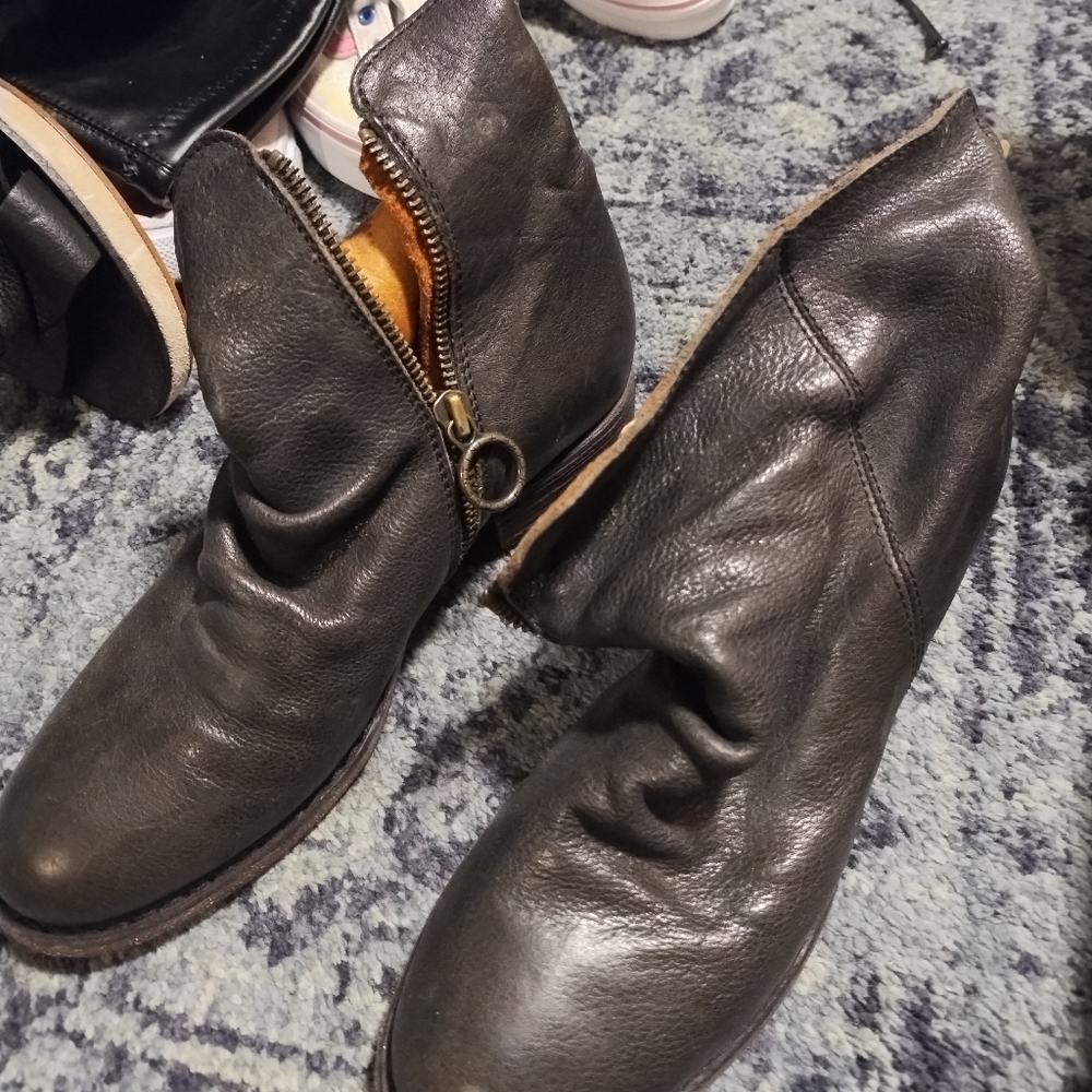 Woman's ankle boots